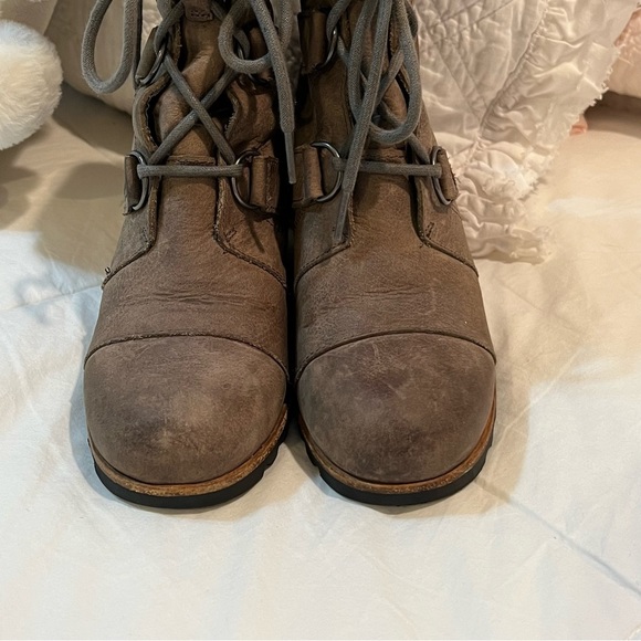 SOREL Joan of Arctic  distressed leather wedge booties size 8 - Picture 5 of 11
